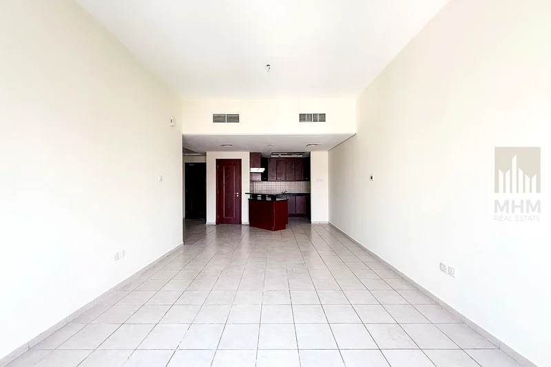 Bright 1 BHK | Walking Distance from Metro | Greenery View63807903904259110