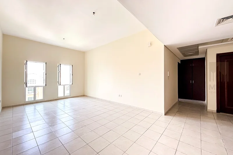 Bright 1 BHK | Walking Distance from Metro | Greenery View63807903904259111