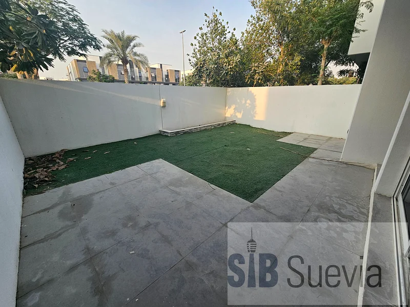شاغرة | 3 غرف نوم | صف فردي63925862385027110