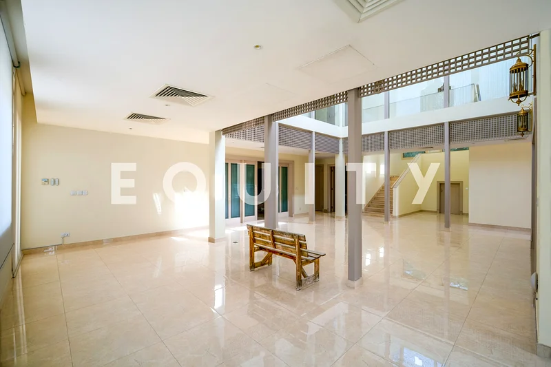 Grand Villa | Perfect location | Renovated63654978294914114