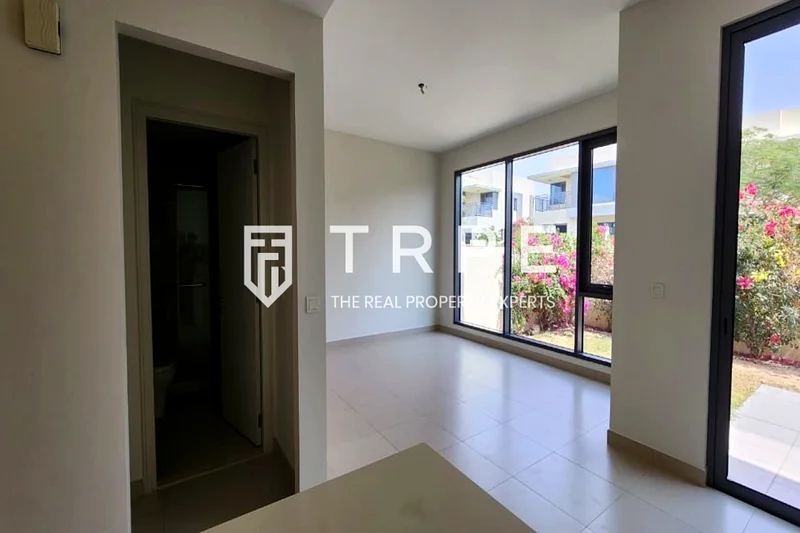 Single Row | Landscaped | Spacious 4BR Villa63754927046657111
