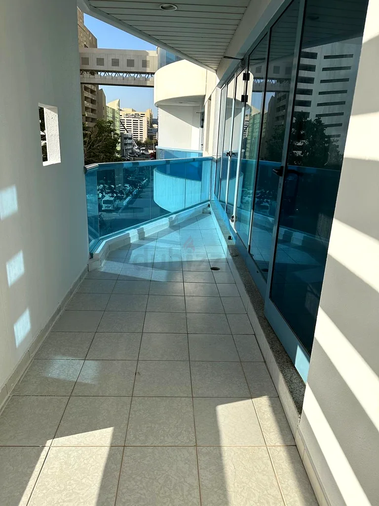 Furnished master room available for single lady next to Emirates tower metro @ 4000with dewa and net63795843962115112