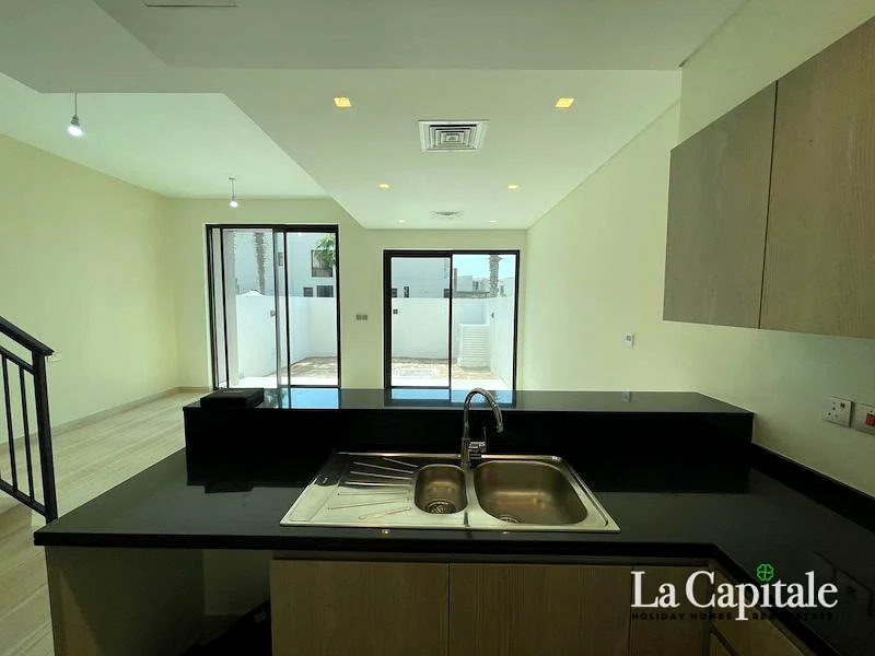 Single Row | Ready to Move | Vastu Compliant63971398146818112