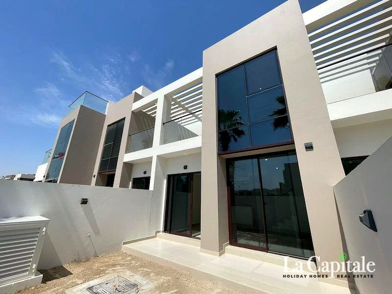 Single Row | Ready to Move | Vastu Compliant63971398146818110