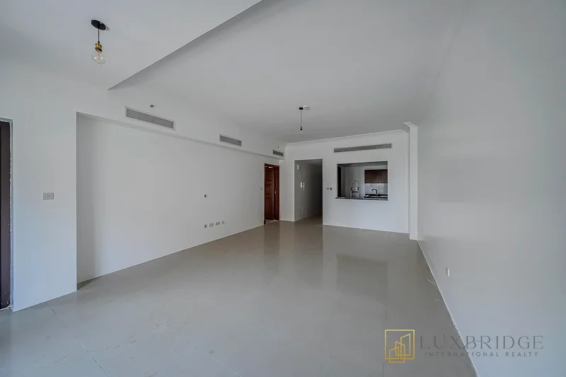 شاغرة | غير مفروشة | موقع متميز64007562315010114
