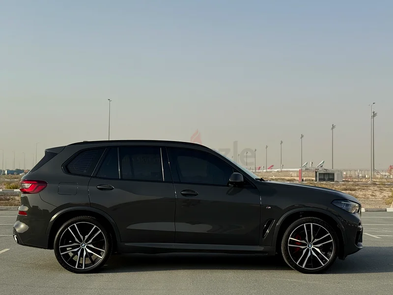 2023 BMW X5 xDrive40i M Sport – خيار كامل | رمادي | 38,369 كم | مواصفات الخليج63612446522497113