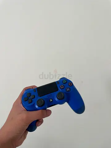 Ps4 with 4 controllers and 3 games