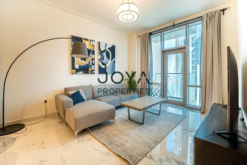 مساحة معيشة عصرية واسعة في برج أمna | خليج الأعمال63795178865283112