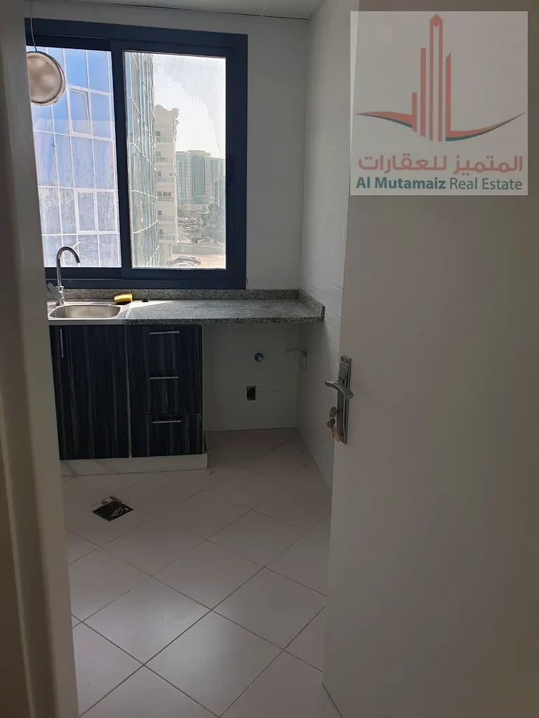 Building for sale with excellent income, corner of two streets63867044835969111