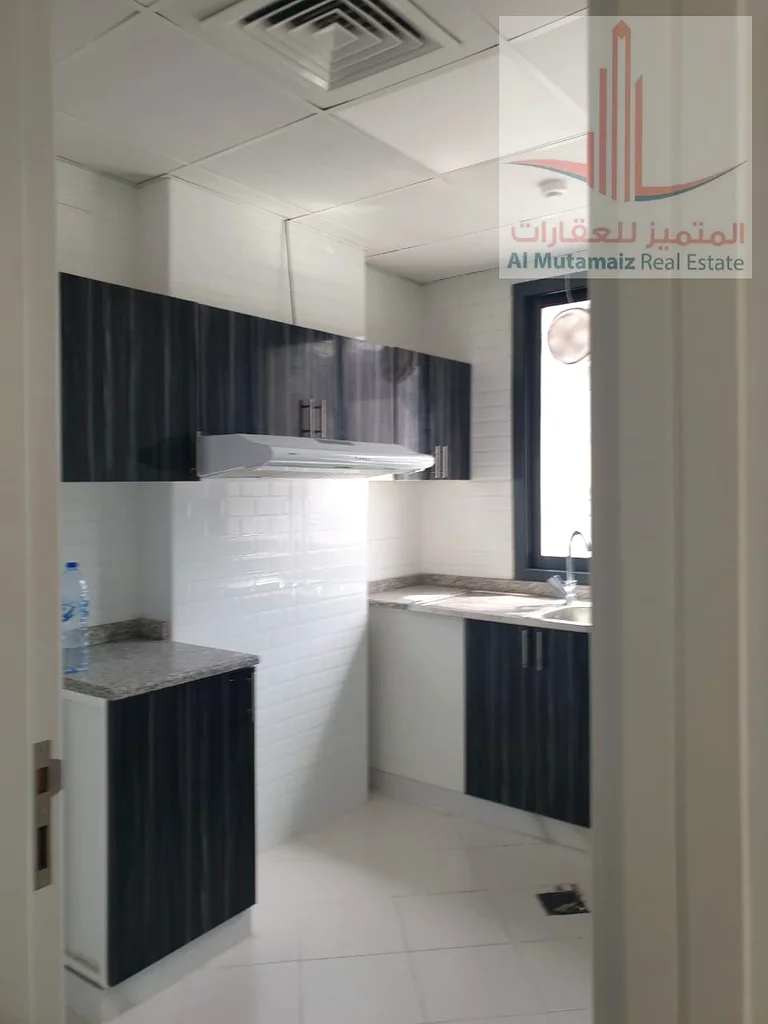 Building for sale with excellent income, corner of two streets63867044835969113
