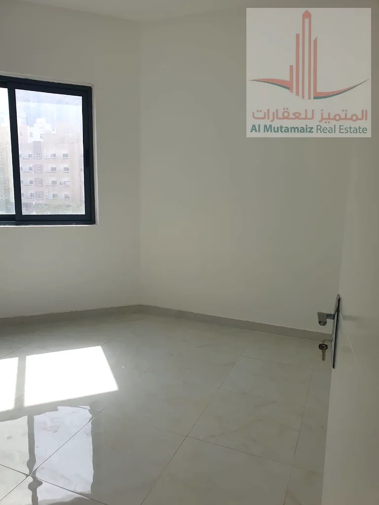 Building for sale with excellent income, corner of two streets63867044835969112