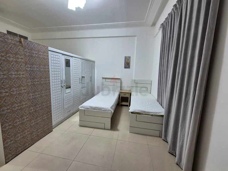 Female bedspace for RUSSIAN SPEAKER or ARABIC. For IMMEDIATE MOVE IN63624879807875113
