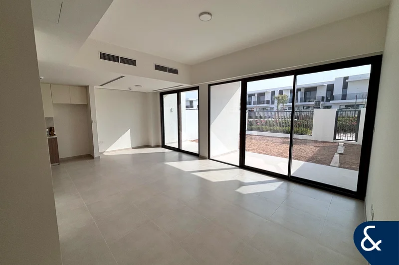 3 Plus Maids | Palma |Park Facing |Single row63947787271810110
