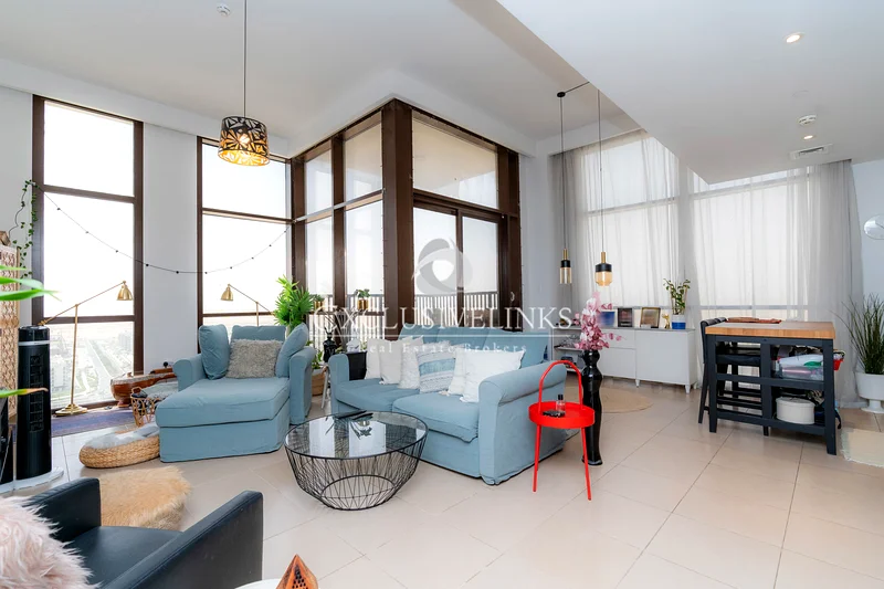 Large Unit | Unique 2 BR  For Sale | Vacant63950871957763111