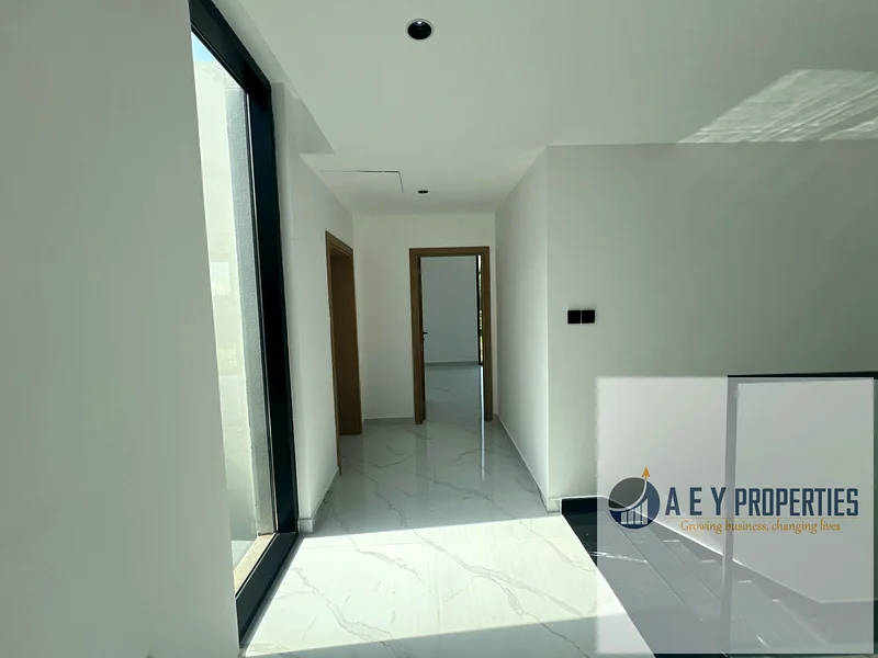 Corner Luxurious villa | Swimming | Side/Back Garden| Pool Fully equipped kitchen | Brand New63879744751490114