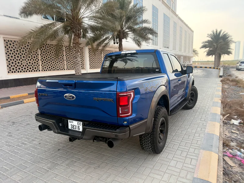 FULL OPTION // LOW KM //SUPER CLEAN63612082612610111