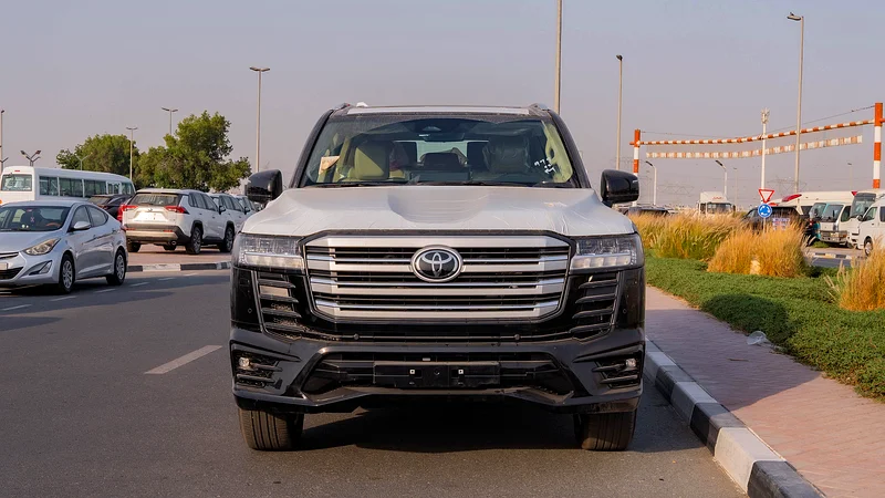 2025 Toyota Land Cruiser 300 GXR 3.5L AT Petrol63613129637634112