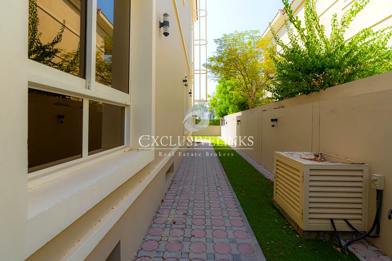 Vacant | Custom-Built | Basement63727565402625113