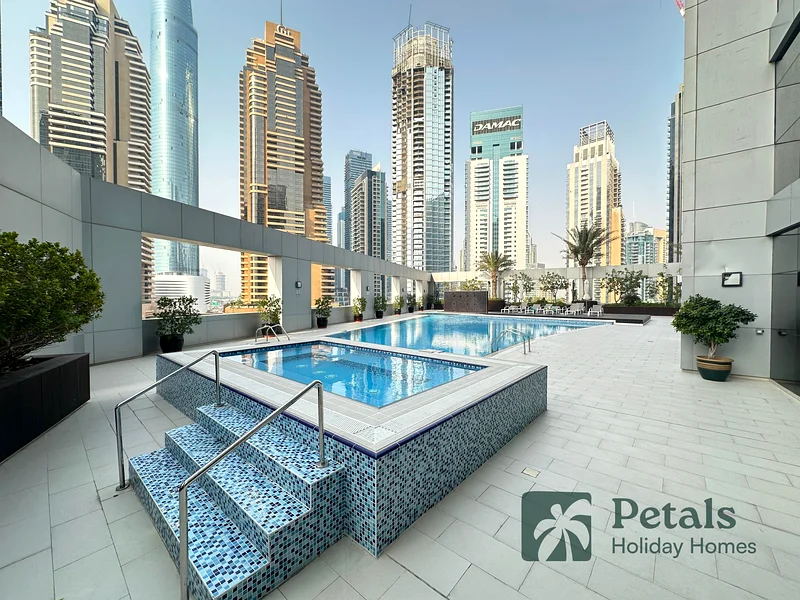 سحر المارينا: إقامات قصيرة الأمد في برج سكاي فيو، مارينا دبي 🌟63833704493698111