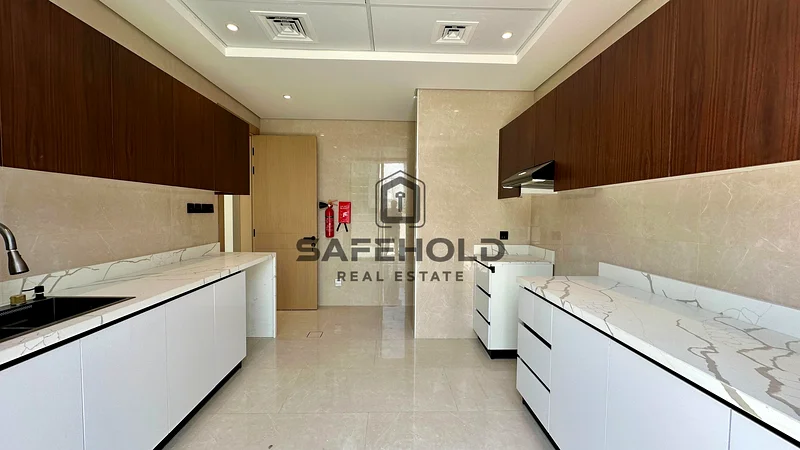 تراس كبير | مستودع | غرفة خادمة63780692883714114