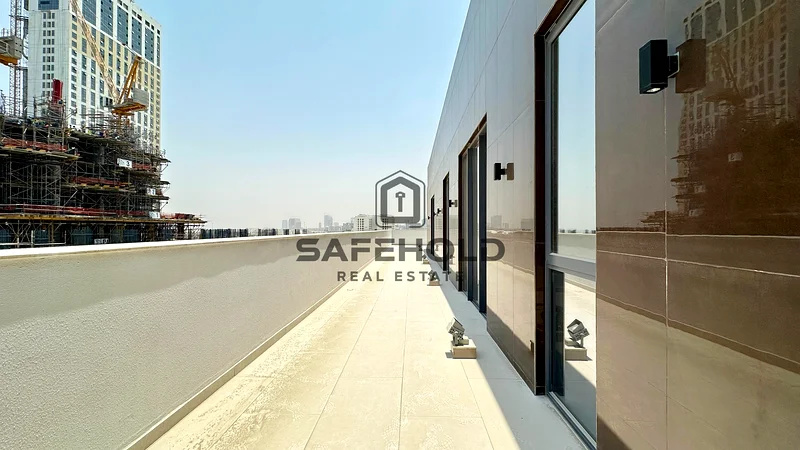 تراس كبير | مستودع | غرفة خادمة63780692883714111