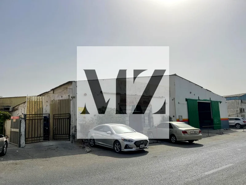 For sale in the industrial area, 4 square meters, divided into two parts, with a total area of ​​20 thousand square feet63818838402177114