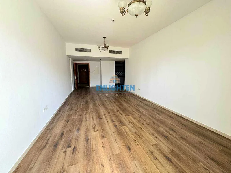 Spacious Layout | Huge Balcony | Upgraded | Vacant63778886325123112