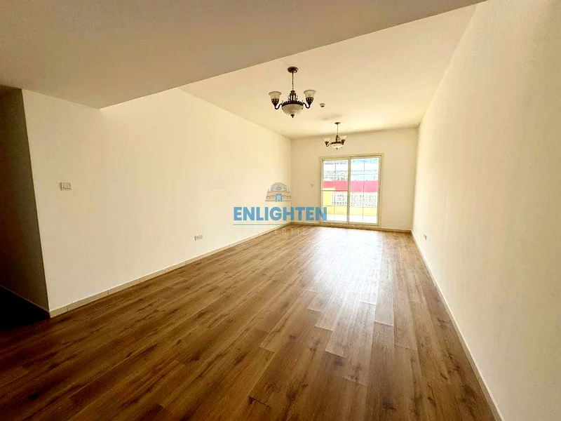 Spacious Layout | Huge Balcony | Upgraded | Vacant63778886325123111