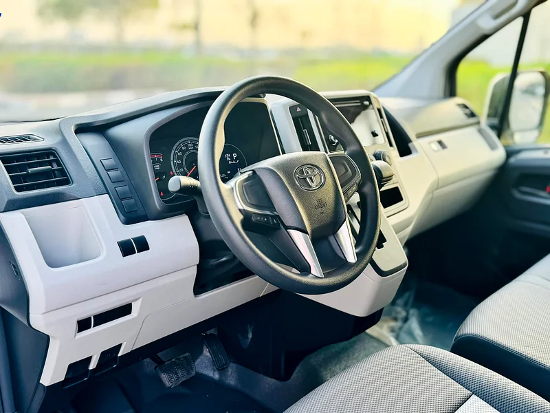 TOYOTA HIACE VAN 3.5 NEW CAR 0KM 202363612449025665111