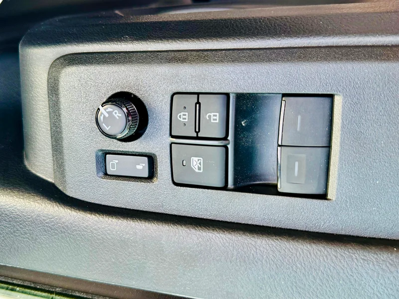 TOYOTA HIACE VAN 3.5 NEW CAR 0KM 202363612449025665113