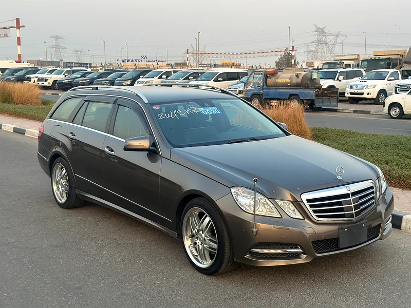 MERCEDES BENZ E300 FRESH JAPAN IMPORTED MODEL 2014 LOW MILEAGE 52000 kms63613985625985112