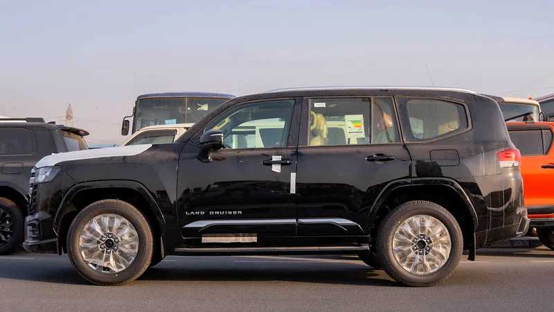 2025 Toyota Land Cruiser 300 GXR 3.5L AT Petrol63613129637634111