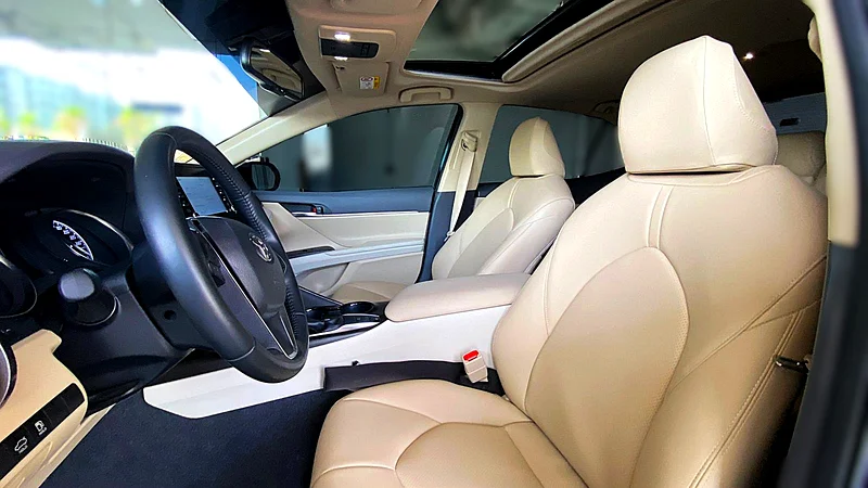Toyota Camery Luxury  2.5l petrol 2024 model used with Agency Warranty 4 years63613132290051114