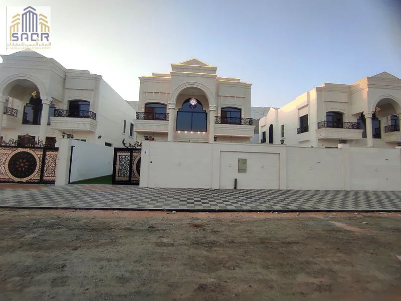 فيلا ببركة سباحة، وبسعر يشمل رسوم التسجيل ورسوم الملكية، على الشارع الرئيسي / في أكثر مناطق عجمان رقيًا، ملكية حرة63911618961923112