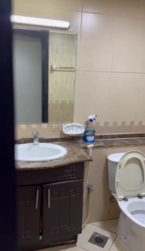 غرفة رئيسية مع حمام داخلي متضمن الفواتير63798014445441112