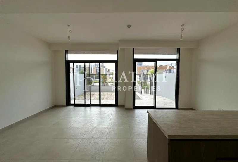SINGLE ROW | BRAND NEW | GREAT LOCATION63733044203649114