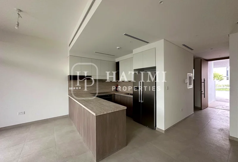 SINGLE ROW | BRAND NEW | GREAT LOCATION63733044203649110