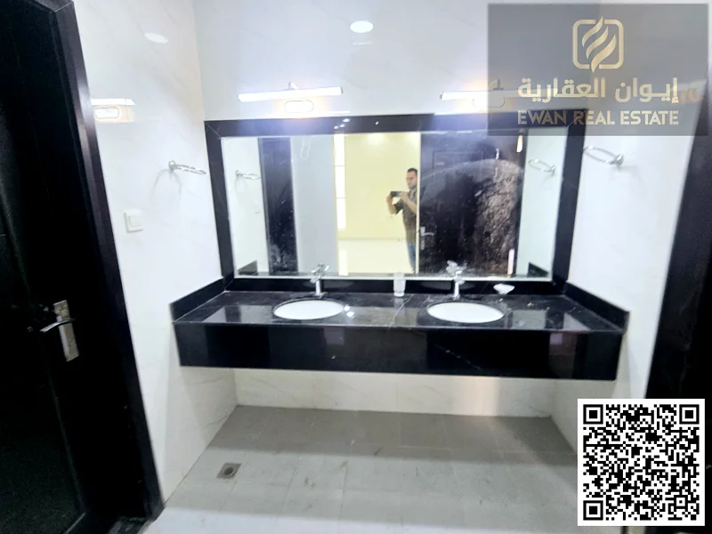 للبيع مباشرة من المالك بسعر خاص، بدون رسوم خدمة سنوية، في موقع متميز.63898440112771114
