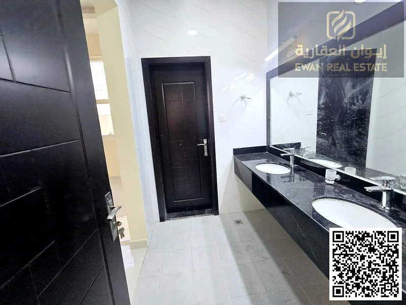 للبيع مباشرة من المالك بسعر خاص، بدون رسوم خدمة سنوية، في موقع متميز.63898440112771113