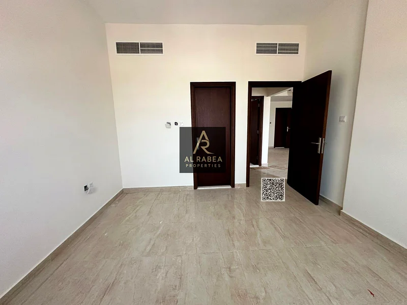 شرفة بإطلالة مفتوحة تشطيب حديث مبنى جديد، أول مستأجر بالقرب من السوق الصيني63810338185601114