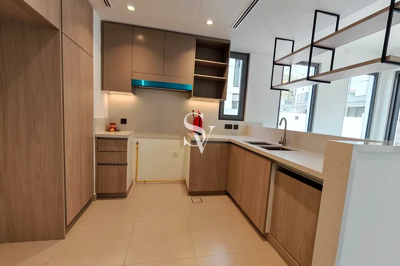 جديد بالكامل | 4 غرف نوم + غرفة خادمة | حديقة أورا63806547595009111