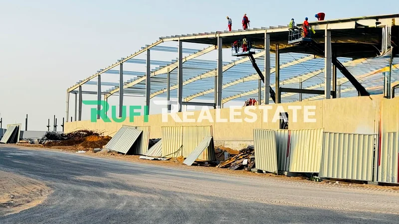 **🏭86,603 قدم مربع مستودع صناعي للإيجار في منطقة الإمارات الحديثة الصناعية،**🏭63623065434115113