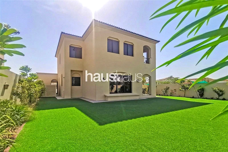 قطعة أرض كبيرة | شاغرة عند التنازل | 4 غرف نوم63919340483203110