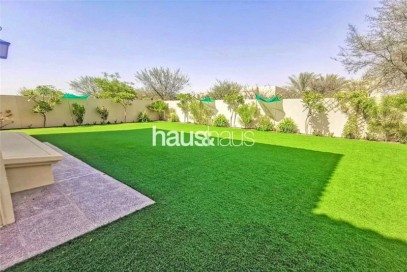 قطعة أرض كبيرة | شاغرة عند التنازل | 4 غرف نوم63919340483203111
