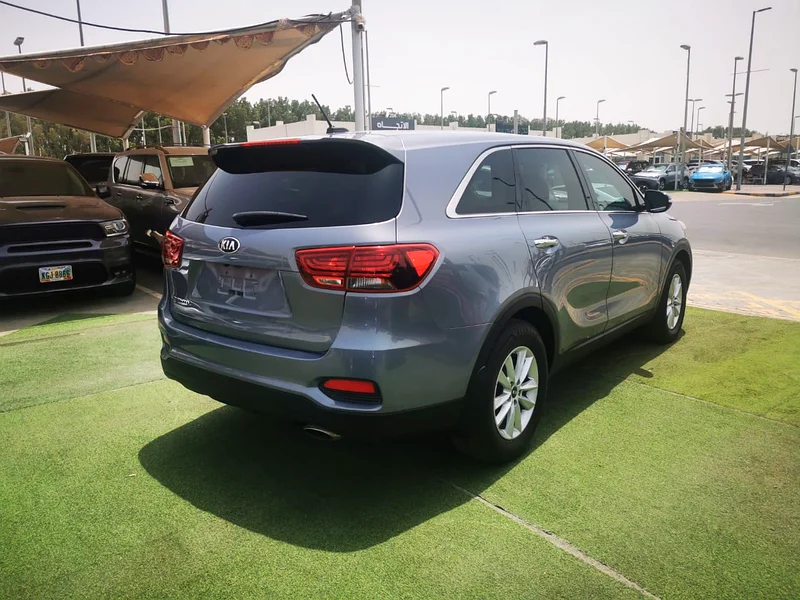 ** 2019 |**| Kia Sorento  |** 7 seater |**| Very Clean Car |**| Metallic Silver Color |63612077958145113