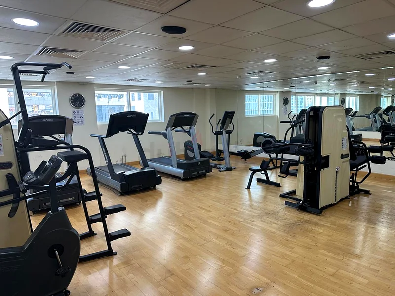 Furnished master room available for single lady next to Emirates tower metro @ 4000with dewa and net63795843962115111