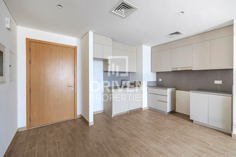 Elegant Apt and Full Sea View | Vacant Unit64024295259266113