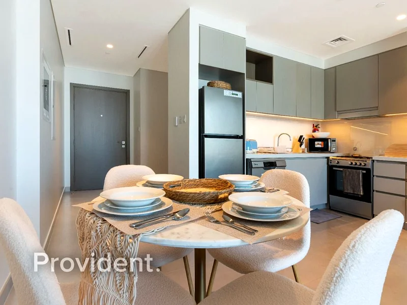 Premium Furnished | Vacant in October | Creek Gate63760618304129113
