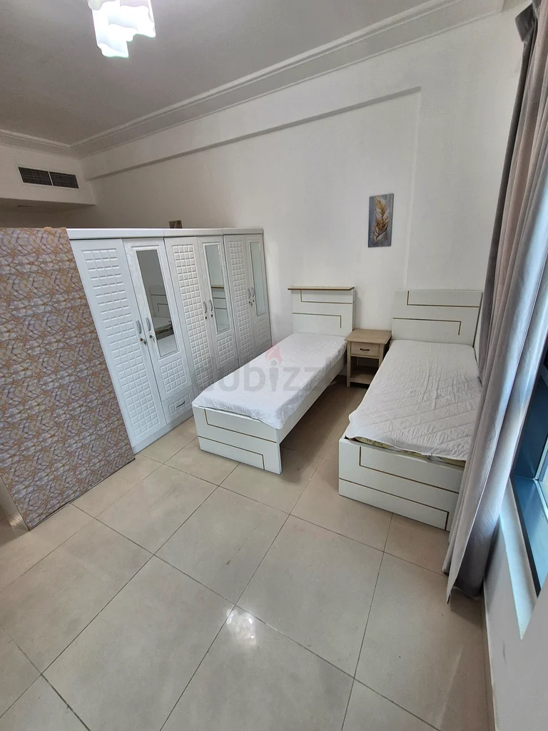 Female bedspace for RUSSIAN SPEAKER or ARABIC. For IMMEDIATE MOVE IN63624879807875111
