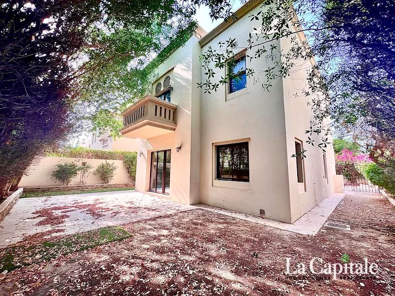 Spacious|  Pool and Park View | In Great Condition63915839936769111